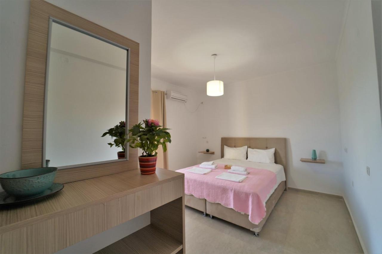 Meltemi Apartment Parga Bagian luar foto