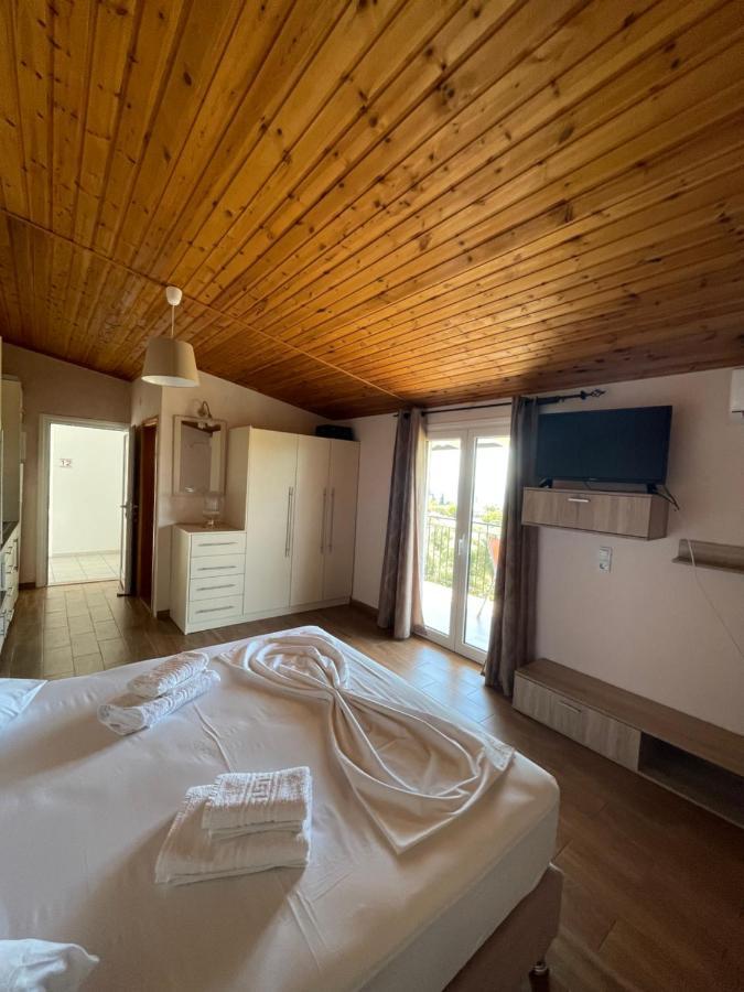 Meltemi Apartment Parga Bagian luar foto